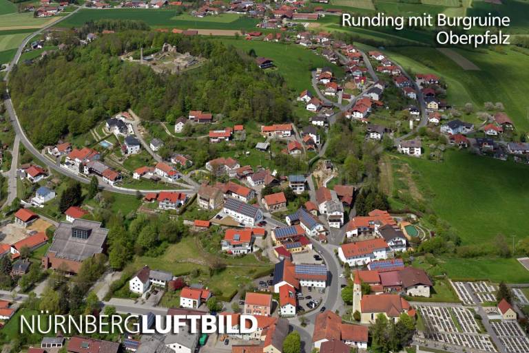 Runding mit Burgruine, Luftaufnahme