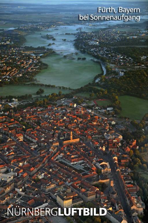 Fürth in Bayern bei Sonnenaufgang, Luftaufnahme