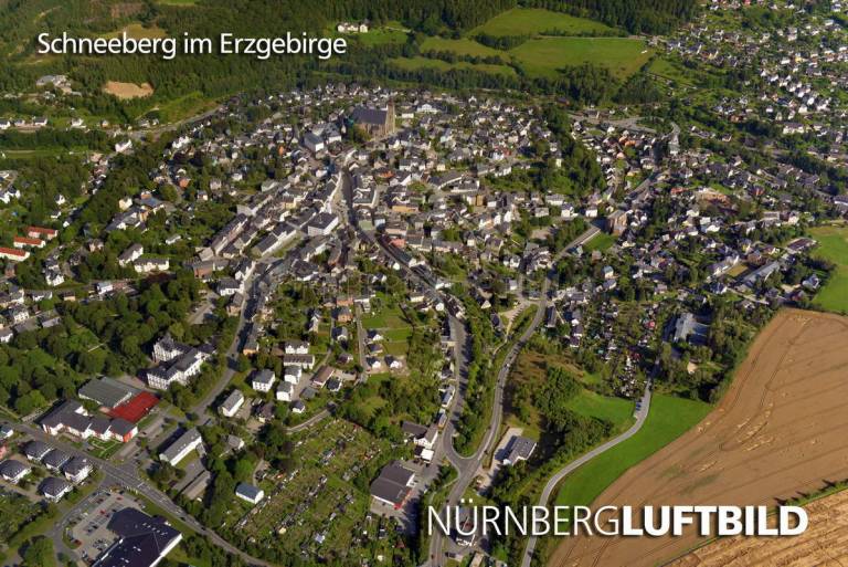 Luftaufnahme vom Schneeberg im Erzgebirge