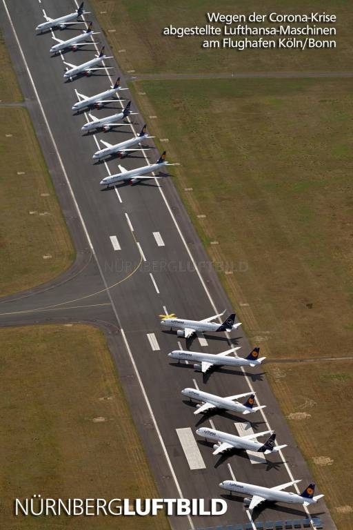 Wegen der Corona-Krise abgestellte Lufthansa-Maschinen am Flughafen Köln/Bonn