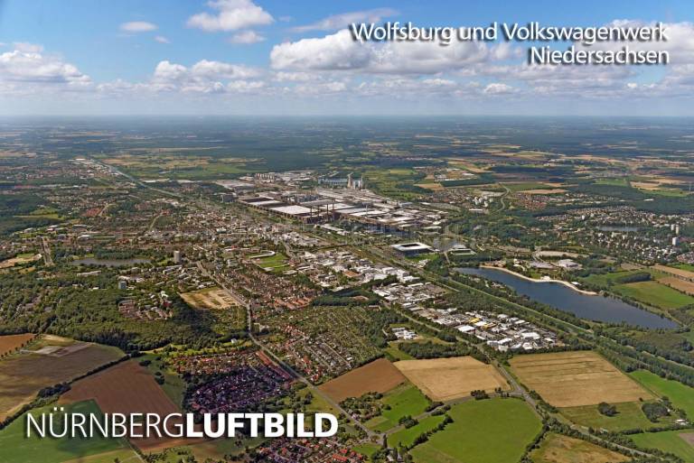 Wolfsburg und Volkswagenwerk, Luftaufnahme