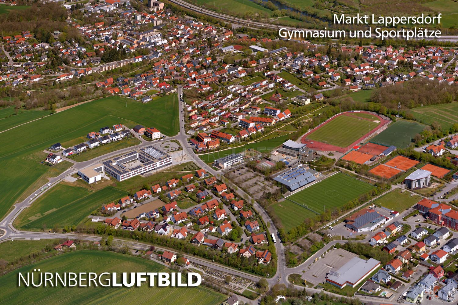 Markt Lappersdorf, Gymnasium und Sportplätze
