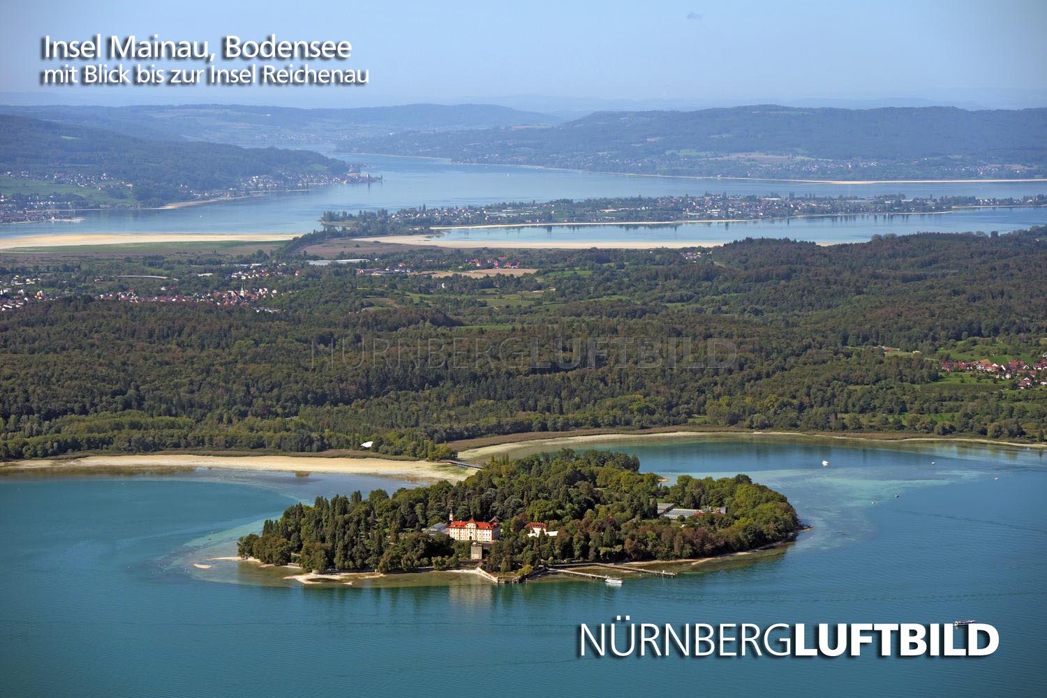 Luftbild der Blumeninsel Mainau im Bodensee mit Barockschloss und weitläufigen Gartenanlagen