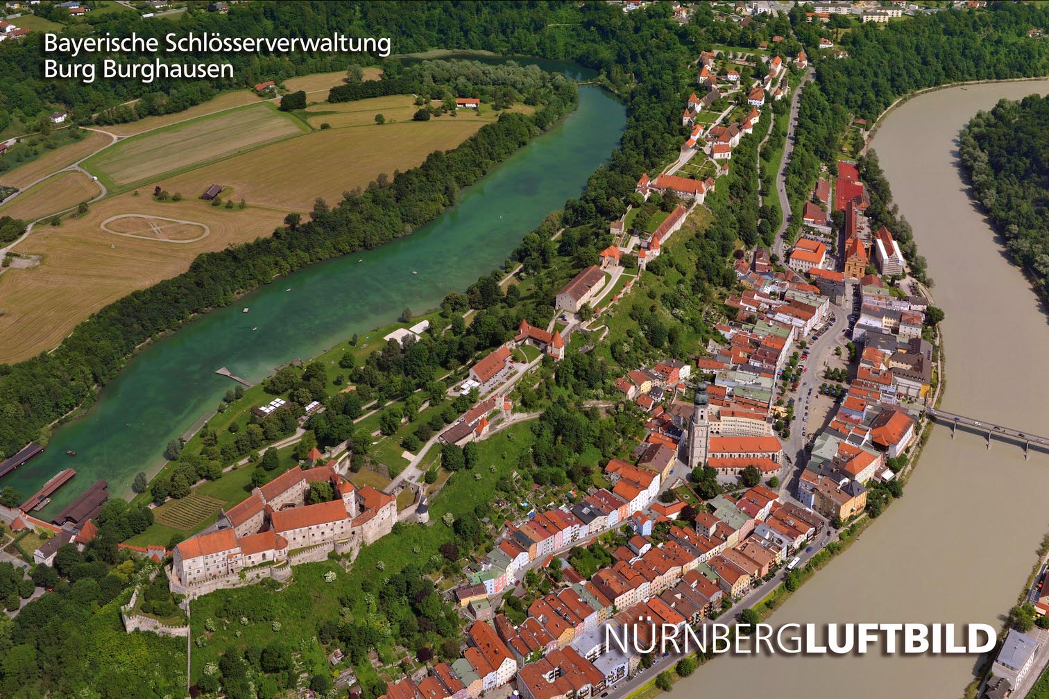 Luftbild von Burghausen und der Burg Burghausen, Oberbayern