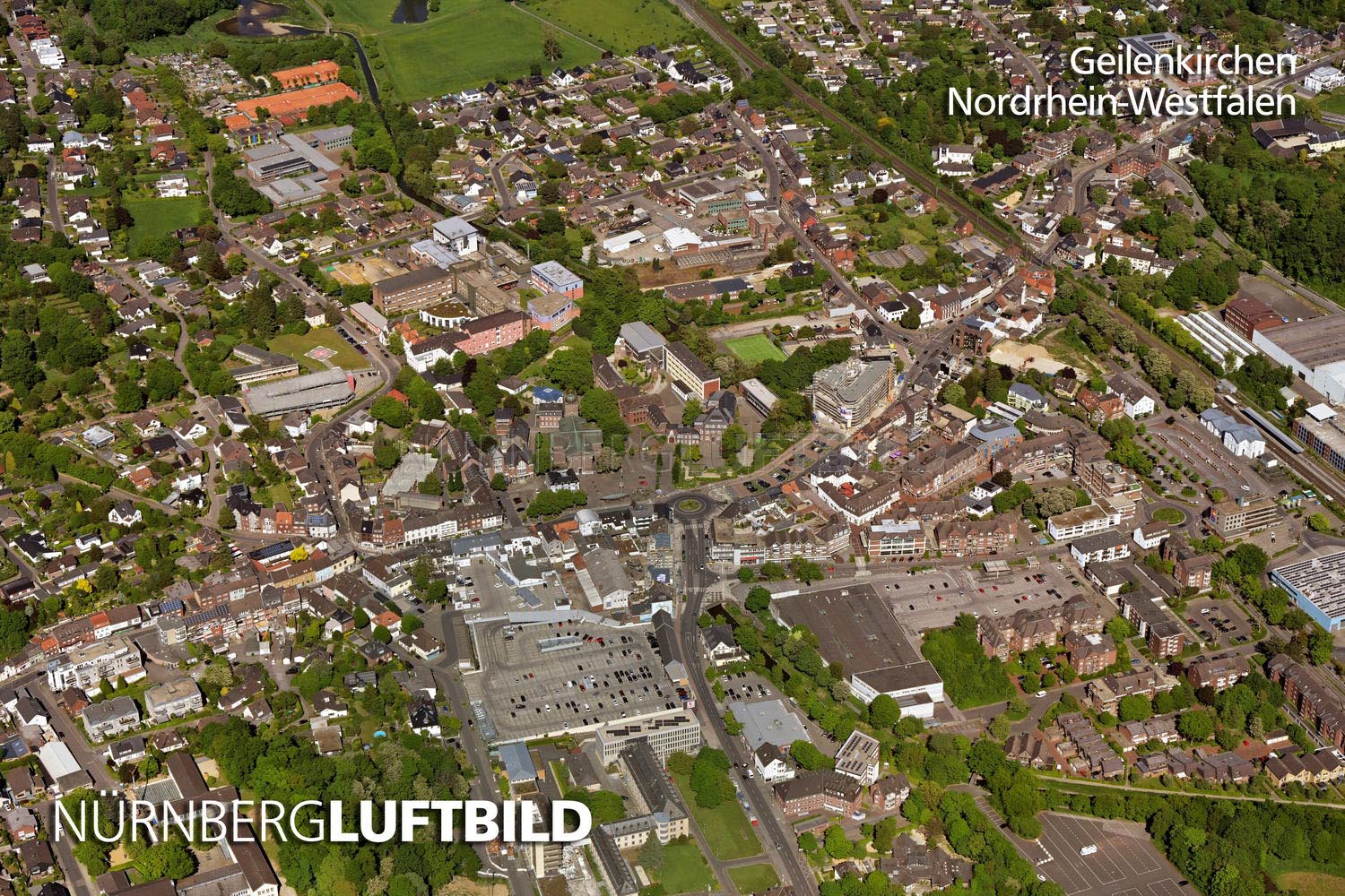 Luftbild der Stadt Geilenkirchen im Kreis Heinsberg im Tal der Wurm nahe der niederländischen Grenze