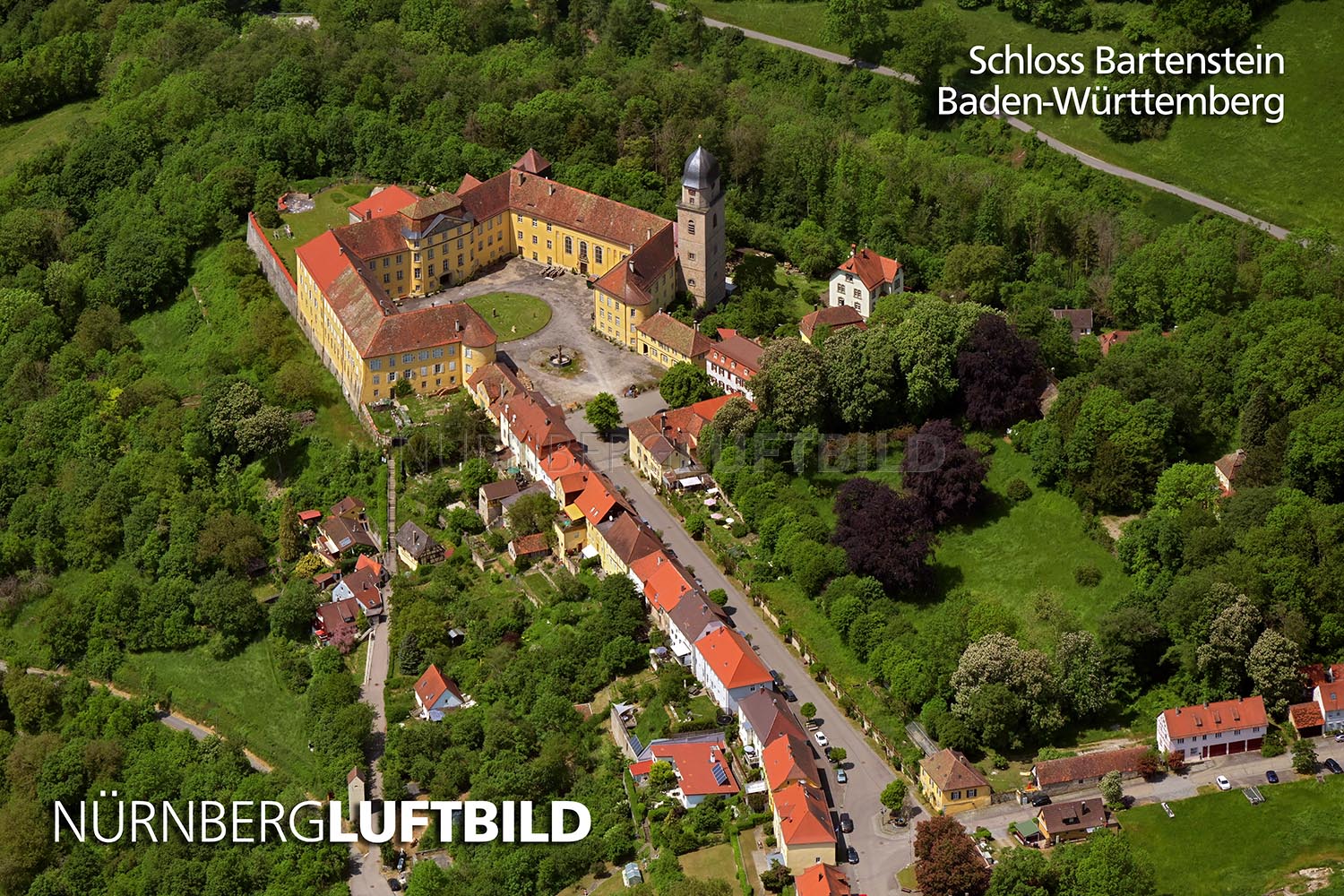 Luftaufnahme des Schloss Bartenstein
