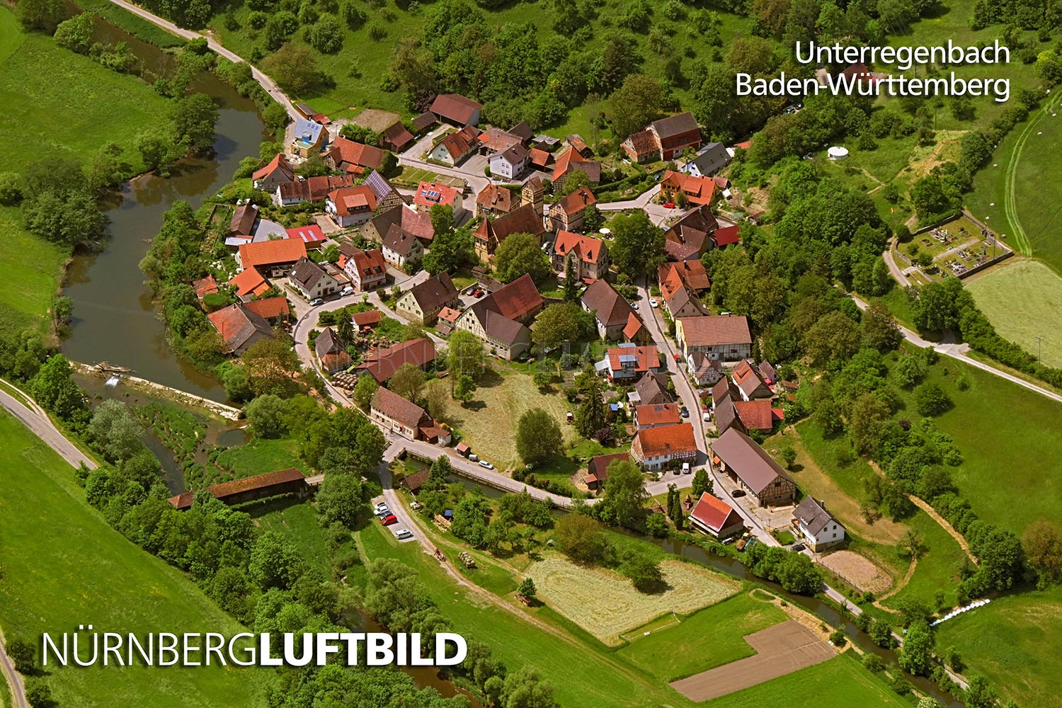 Luftbild von Unterregenbach im Jagsttal bei Langenburg mit Kirche St. Veit, bedeutende Fundstätte der Mittelalterarchäologie