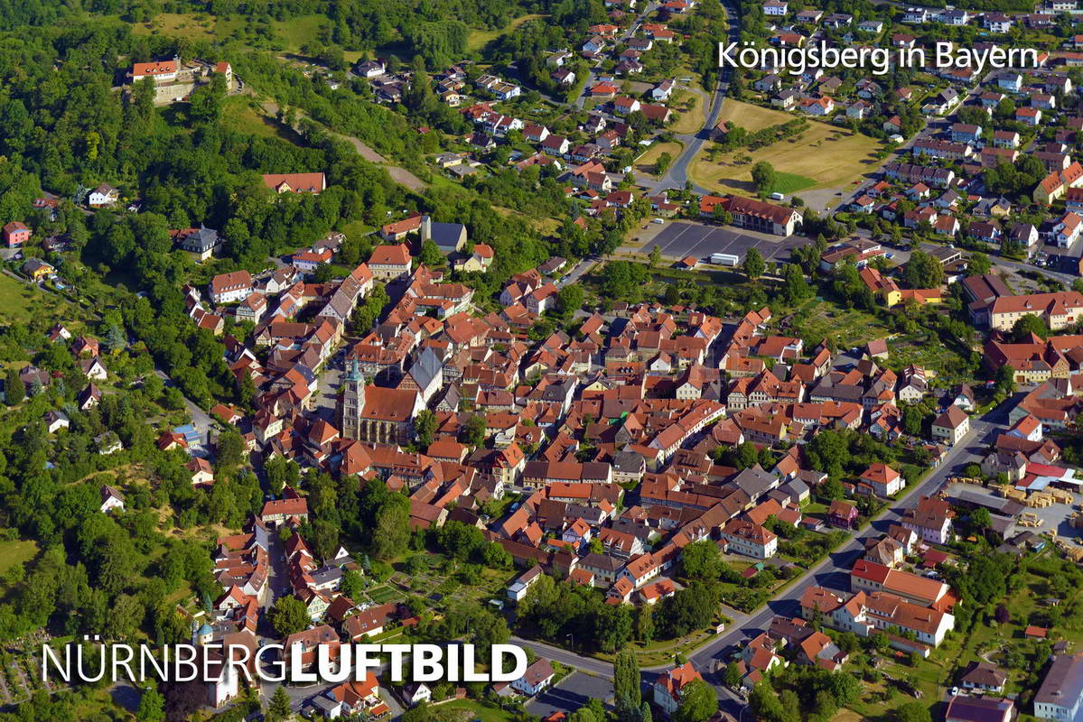 Luftbild der Altstadt von Königsberg in Bayern