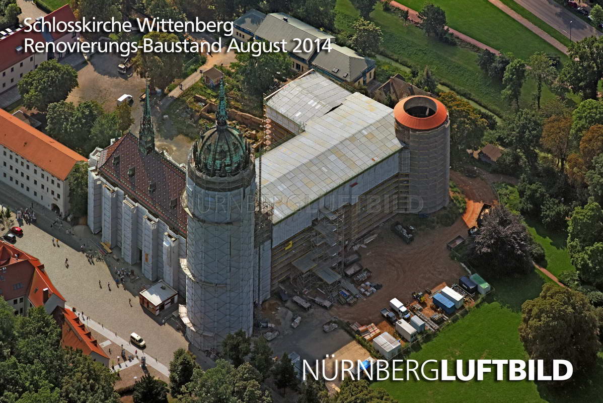 Schlosskirche Wittenberg bei den Renovierungsarbeiten, Luftaufnahme