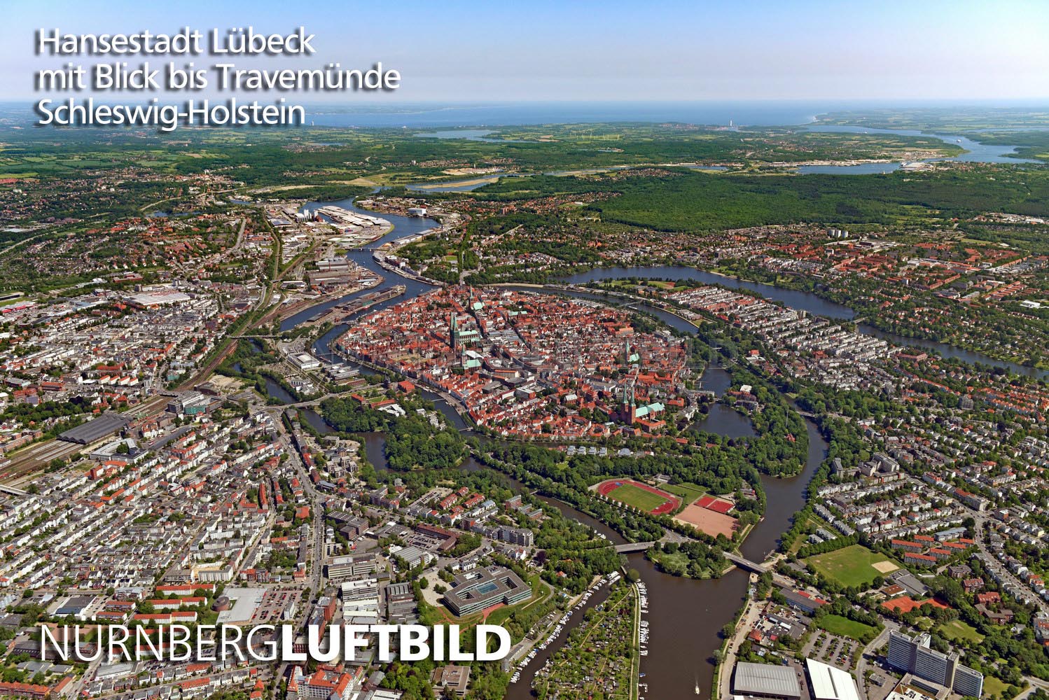 Hansestadt Lübeck mit Blick bis Travemünde, Luftbild