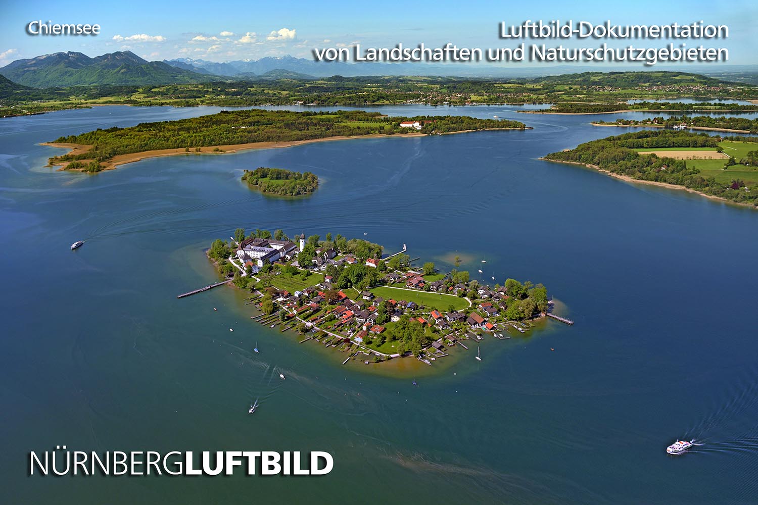 Luftbild der Fraueninsel im Chiemsee mit Kloster Frauenw&ouml;rth