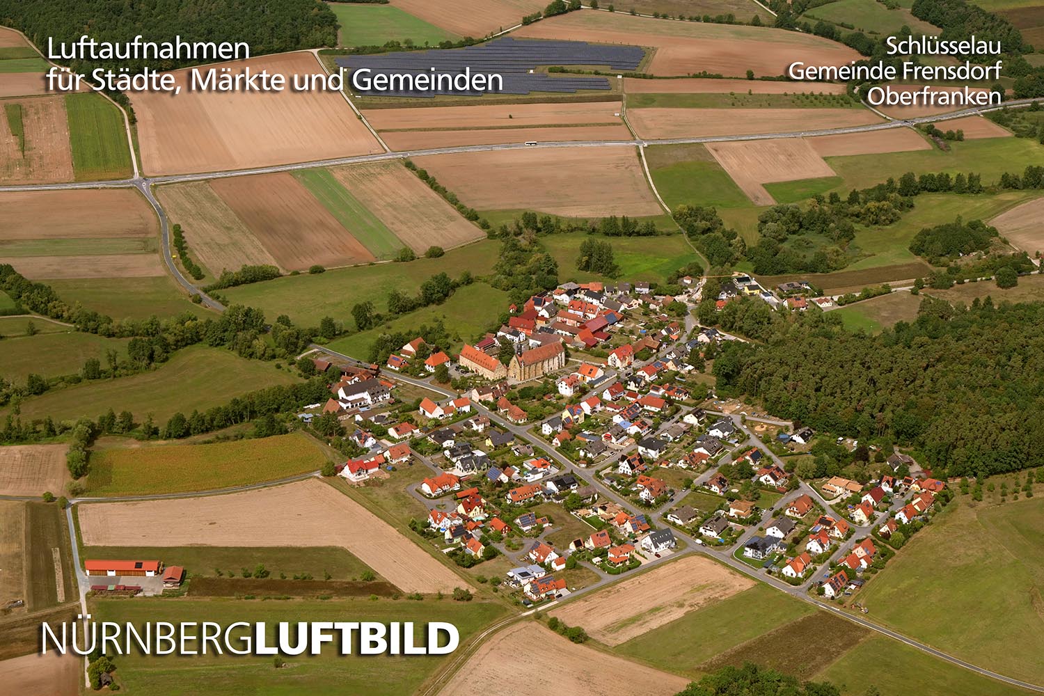 Luftbild des ehemaligen Zisterzienserinnenklosters Schl&uuml;sselau bei Frensdorf mit Wallfahrtskirche