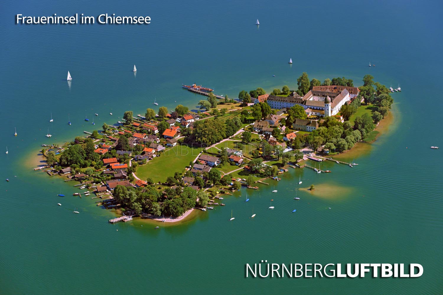 Luftbild der Fraueninsel im Chiemsee mit Kloster Frauenwörth