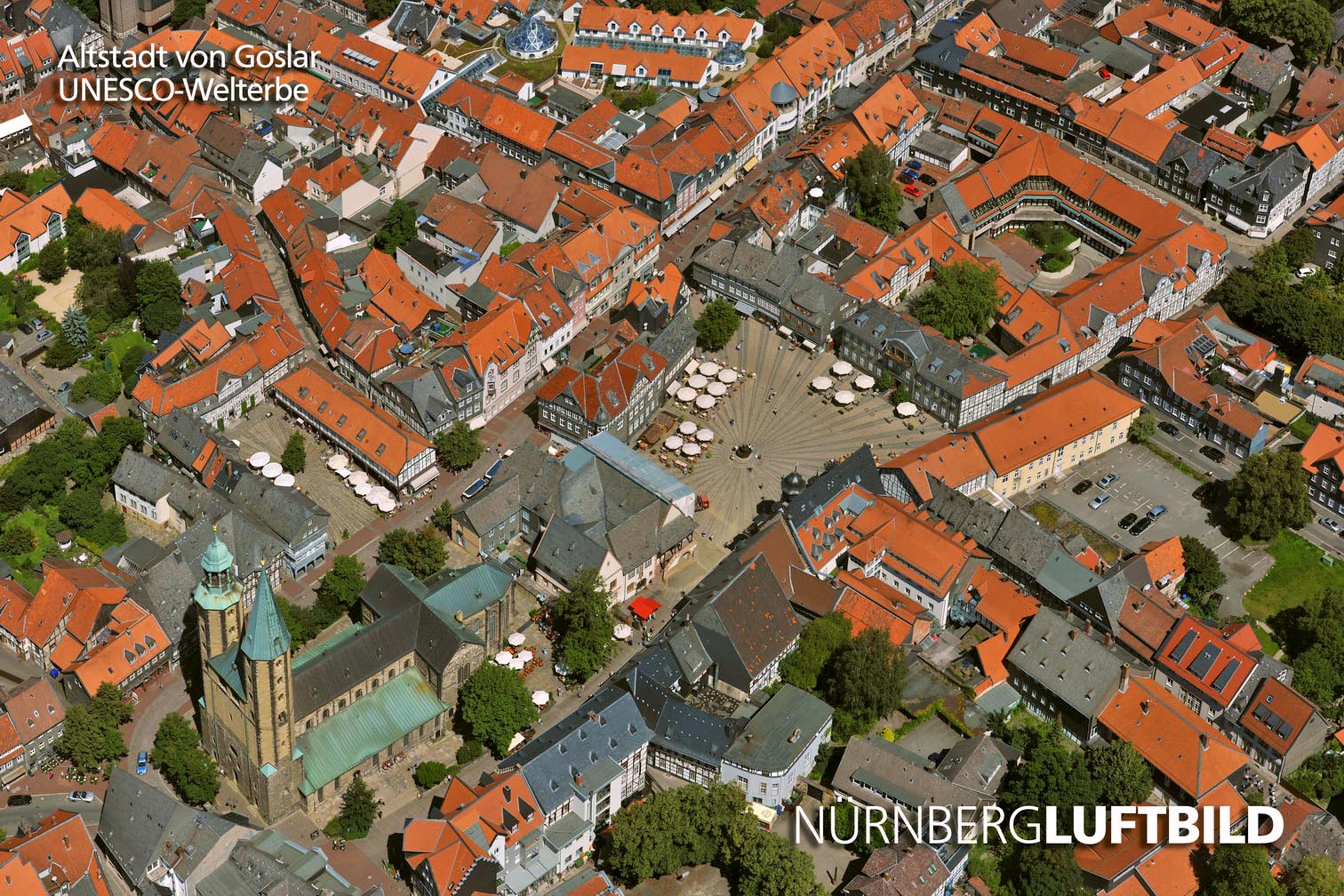 Luftbild der Goslarer Altstadt mit Marktplatz, Rathaus und Marktkirche St. Cosmas und Damian