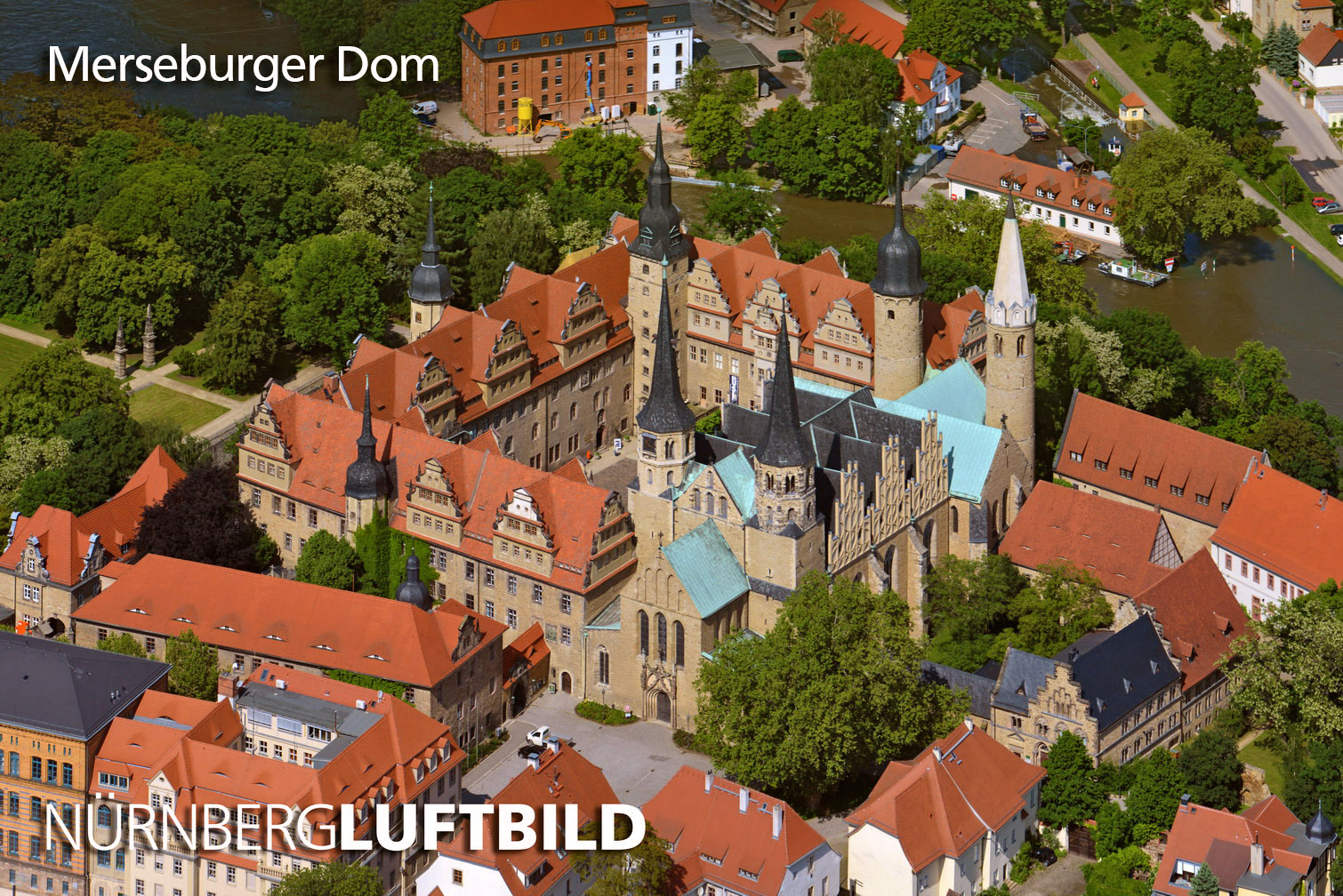 Luftbild des Merseburger Doms St. Johannes und St. Laurentius neben dem Renaissanceschloss