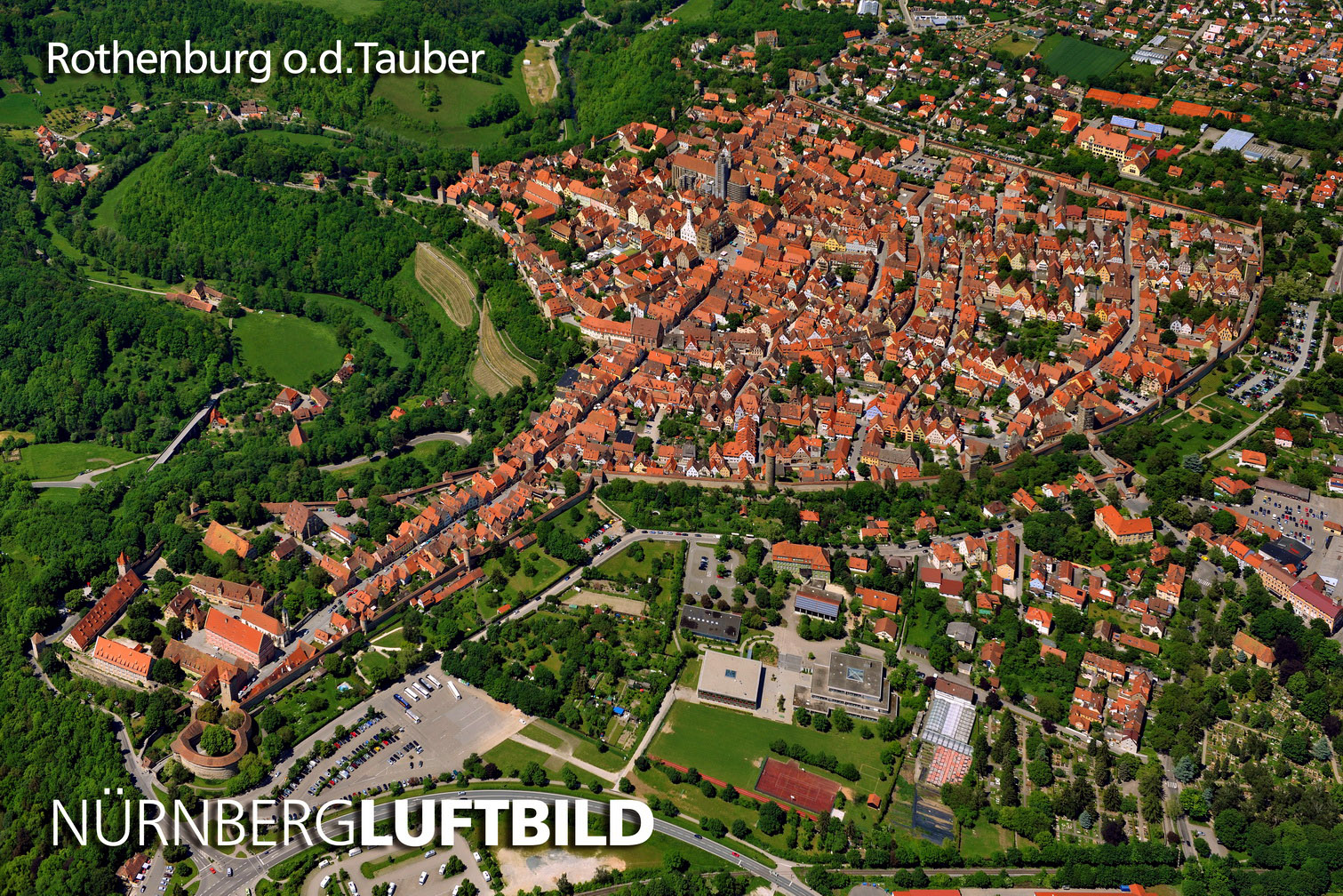 Luftbild der mittelalterlichen Altstadt von Rothenburg ob der Tauber im Taubertal, Mittelfranken