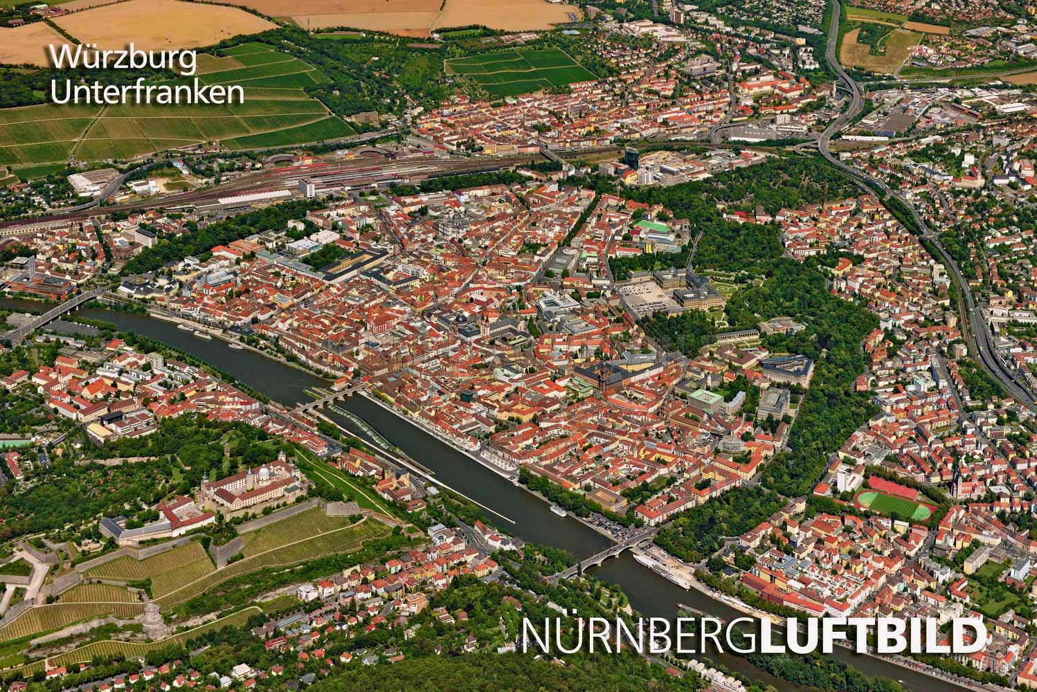 Luftbild der Würzburger Innenstadt mit Residenz und Main